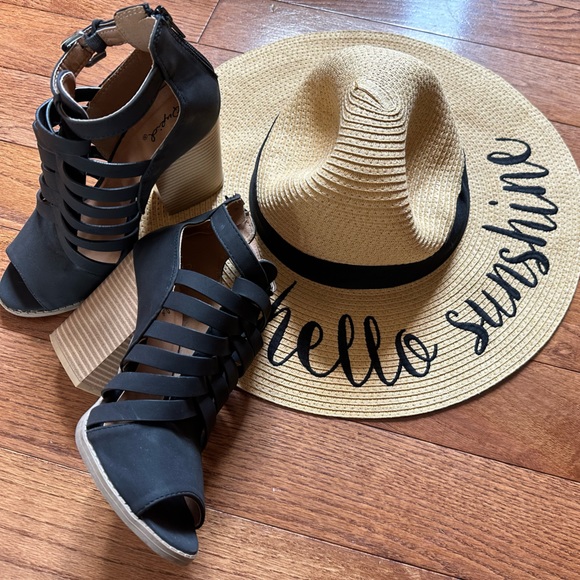 Black Open toe heels - Picture 2 of 10